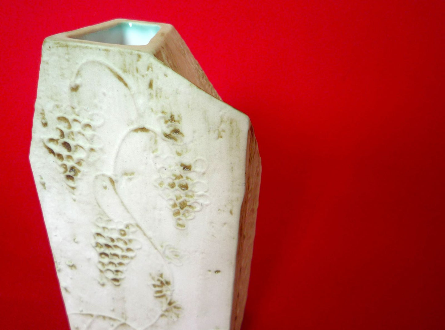 Carn Pottery Vase with Honeycomb Decoration